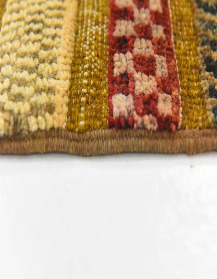 Detail image of 2' 8 x 4' Hand Knotted Modern Ziegler Rug