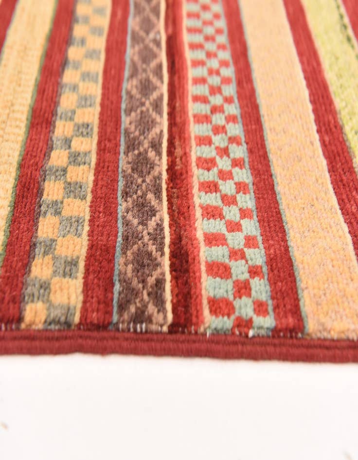 Detail image of 2' 9 x 4' 3  Hand Knotted Modern Ziegler Rug