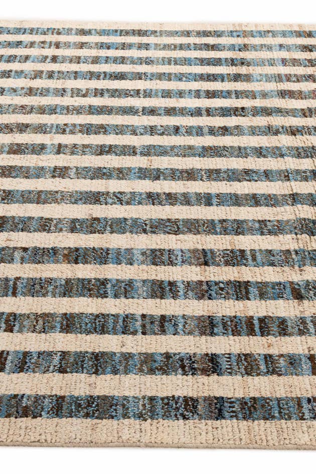 Detail image of 6' 10 x 9' 10 Hand Knotted Moroccan Wool Rug