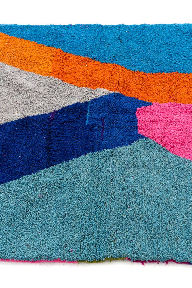 Detail image of 4' 10 x 8' Hand Knotted Moroccan Wool Rug