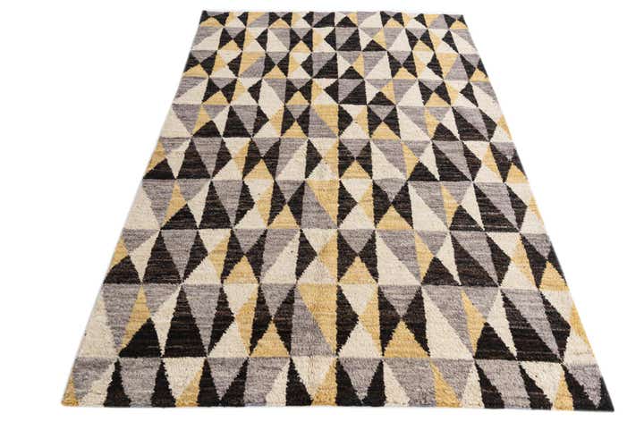 5' x 7' 8 Hand Knotted Moroccan Wool Rug