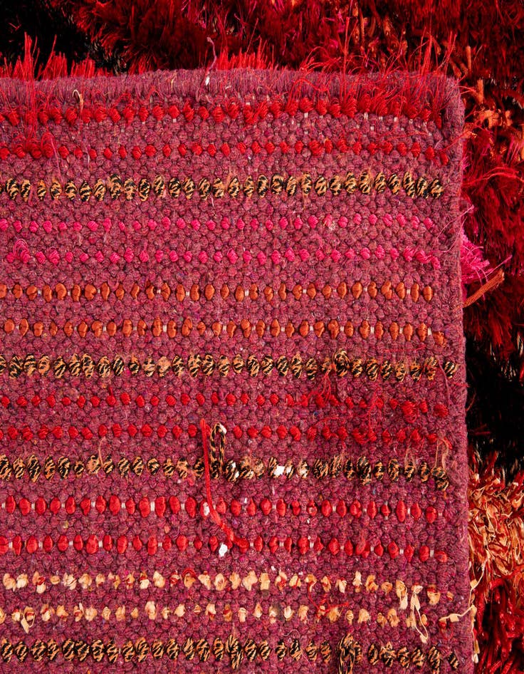 Detail image of 5' x 6' 6 Multi-Tone Shag Rug