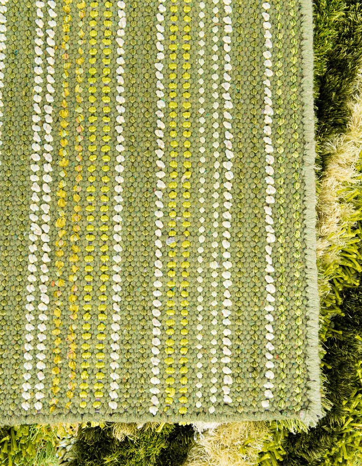 Detail image of 5' x 6' 7 Multi-Tone Shag Rug