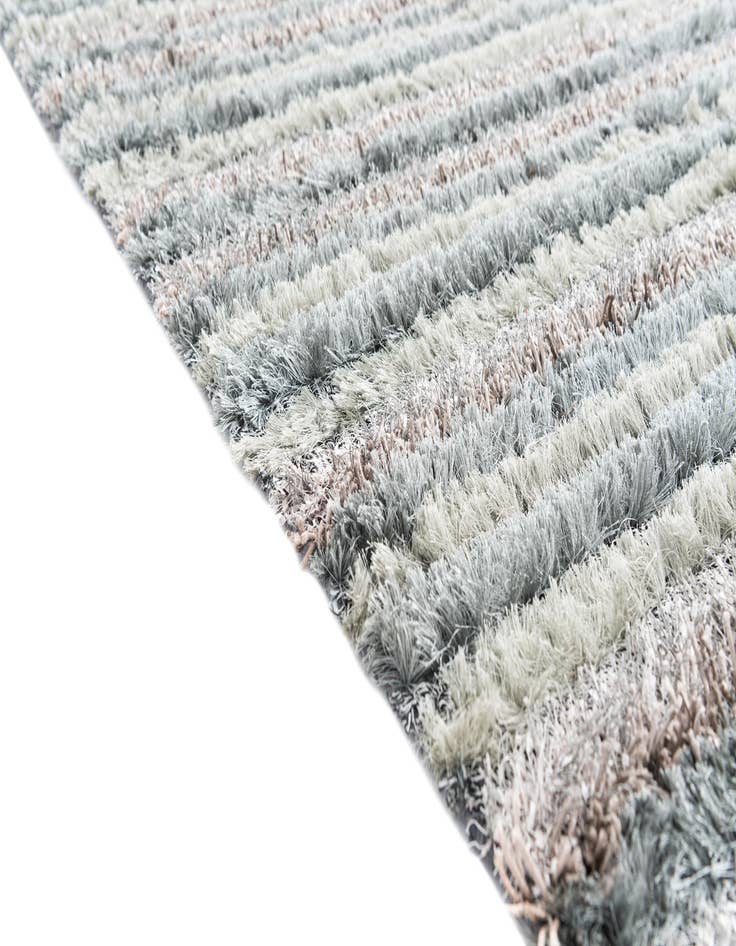 Detail image of 5' x 6' 7 Multi-Tone Shag Rug
