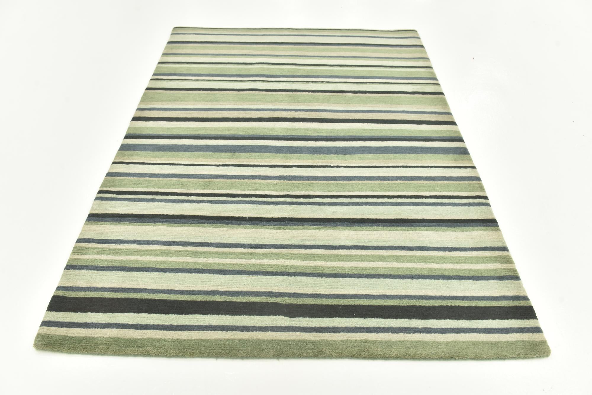 4' 9 x 6' 5 Hand Knotted Nepal Wool Rug