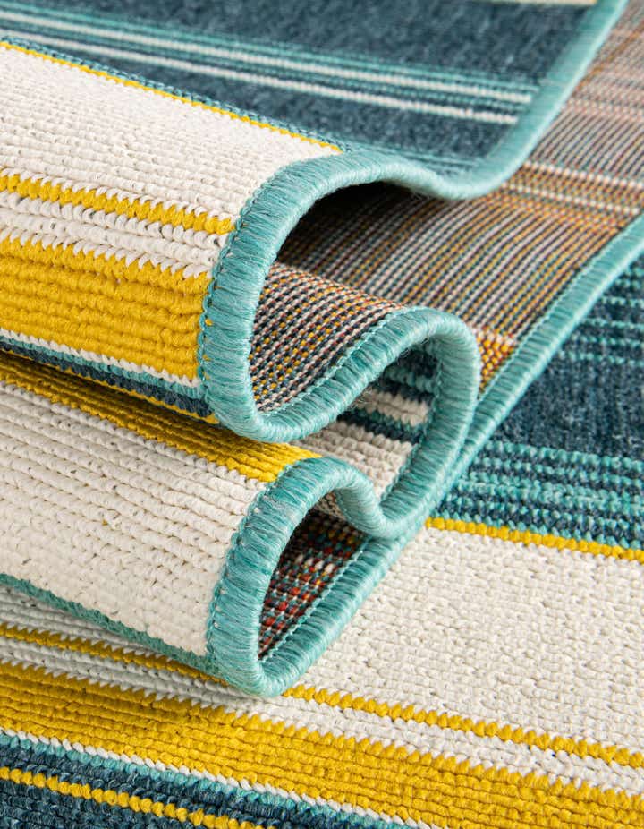 5' x 8' Easy-Clean Border Indoor / Outdoor Rug