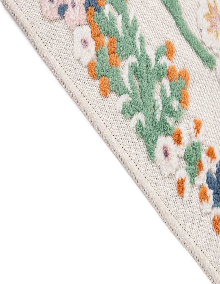 Detail image of 5' 4 x 7' 6  Washable Botanical Indoor / Outdoor Rug