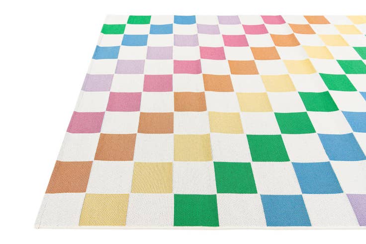 Detail image of 5' 4 x 7' 6 Easy-Clean Modern Indoor / Outdoor Rug