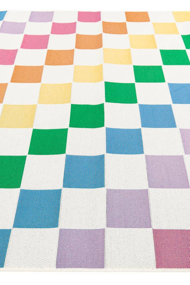 Detail image of 5' 4 x 7' 6 Easy-Clean Modern Indoor / Outdoor Rug