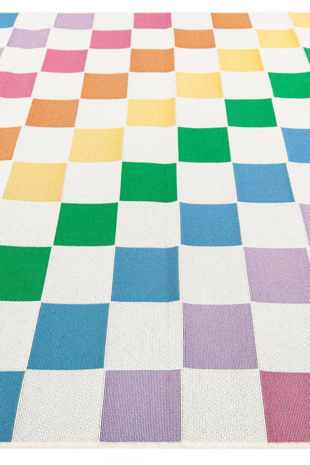 Detail image of 5' 4 x 7' 6 Easy-Clean Modern Indoor / Outdoor Rug