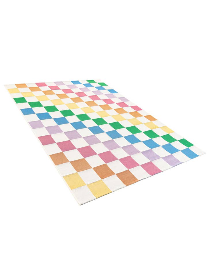 Detail image of 5' 4 x 7' 4 Easy-Clean Modern Indoor / Outdoor Rug