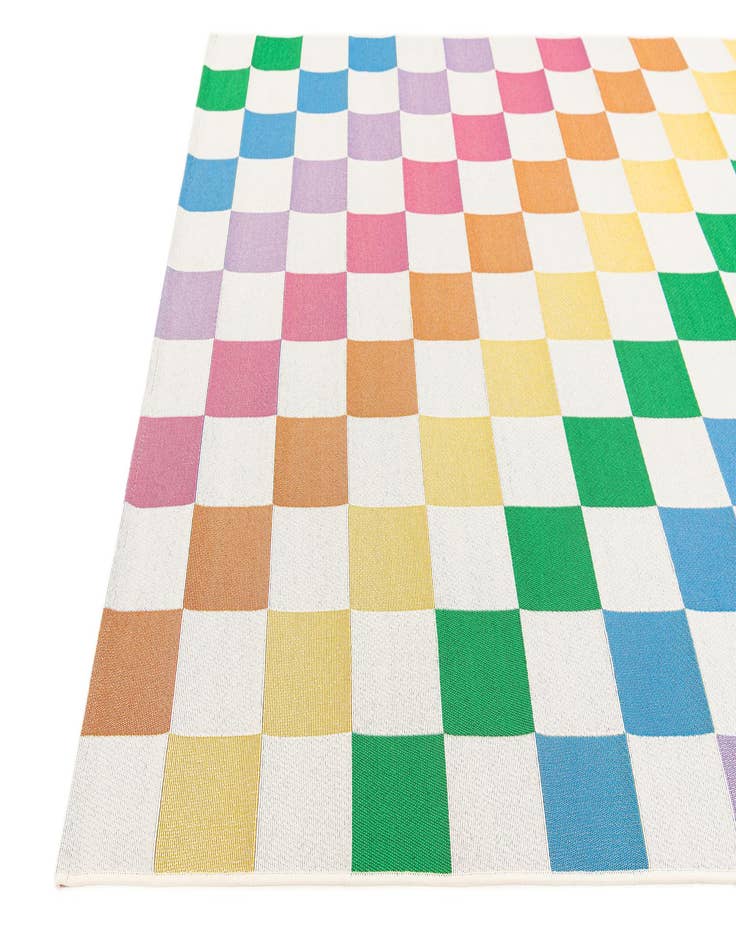 Detail image of 5' 4 x 7' 4 Easy-Clean Modern Indoor / Outdoor Rug