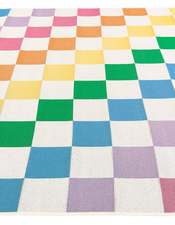 Detail image of 5' 4 x 7' 4 Easy-Clean Modern Indoor / Outdoor Rug