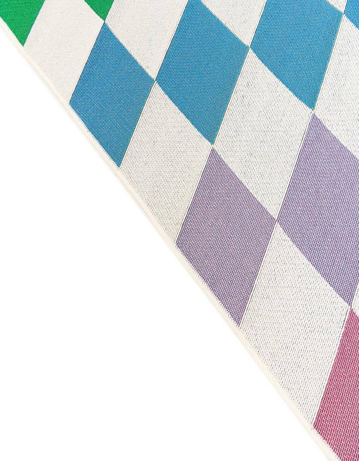 Detail image of 5' 4 x 7' 4 Easy-Clean Modern Indoor / Outdoor Rug