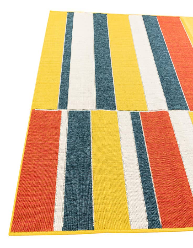Detail image of 5' 3 x 7' 6  Washable Modern Indoor / Outdoor Rug