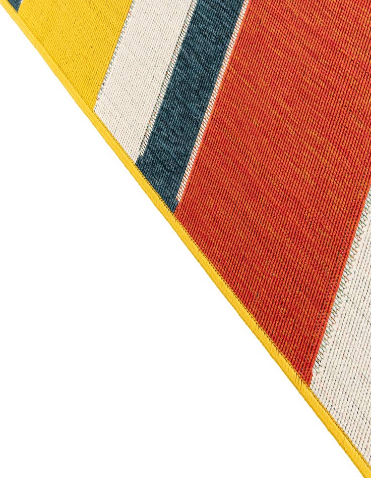 Detail image of 5' 3 x 7' 6  Washable Modern Indoor / Outdoor Rug