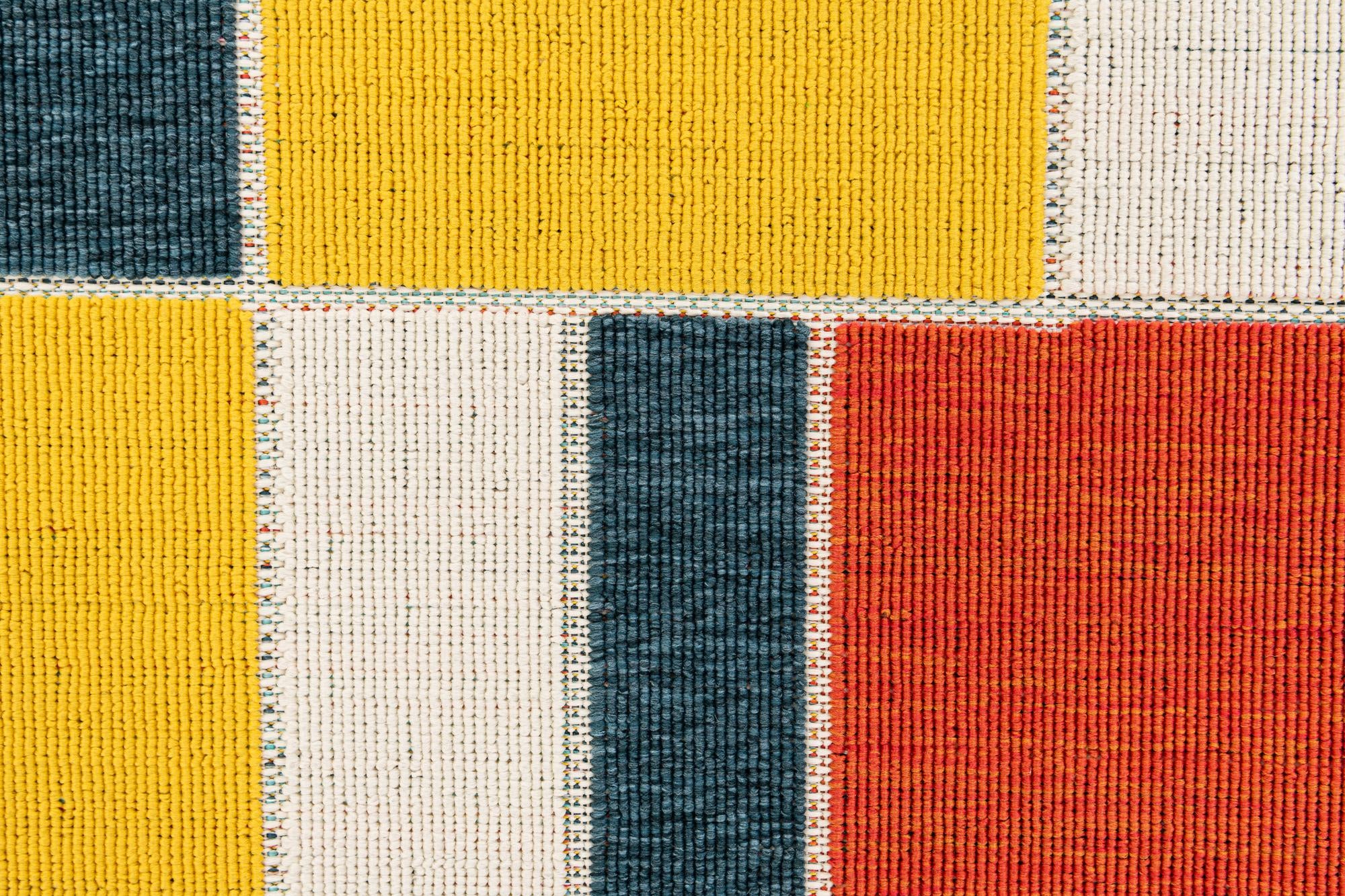 5' 3 x 7' 6 Easy-Clean Modern Indoor / Outdoor Rug