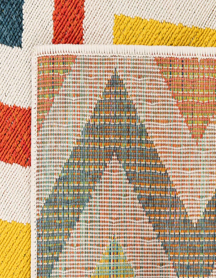 Detail image of 5' 3 x 7' 6  Washable Modern Indoor / Outdoor Rug