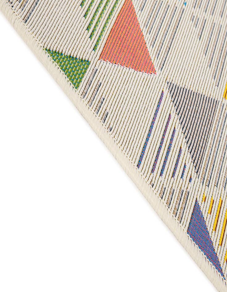 Detail image of 2' x 3'  Washable Modern Indoor / Outdoor Rug