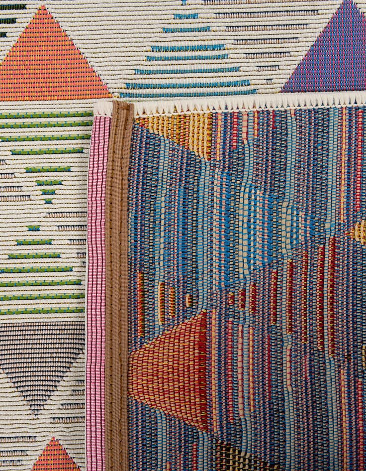 Detail image of 2' x 3'  Washable Modern Indoor / Outdoor Rug