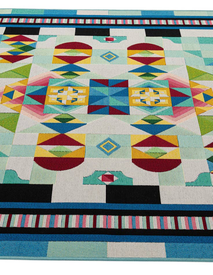 Detail image of 5' 4 x 7' 8  Washable Modern Indoor / Outdoor Rug