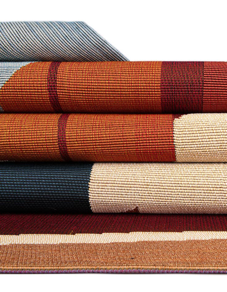 Detail image of 7' 10 x 10' Easy-Clean Modern Indoor / Outdoor Rug