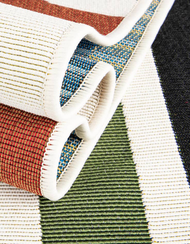 Detail image of 6' x 9'  Washable Modern Indoor / Outdoor Rug