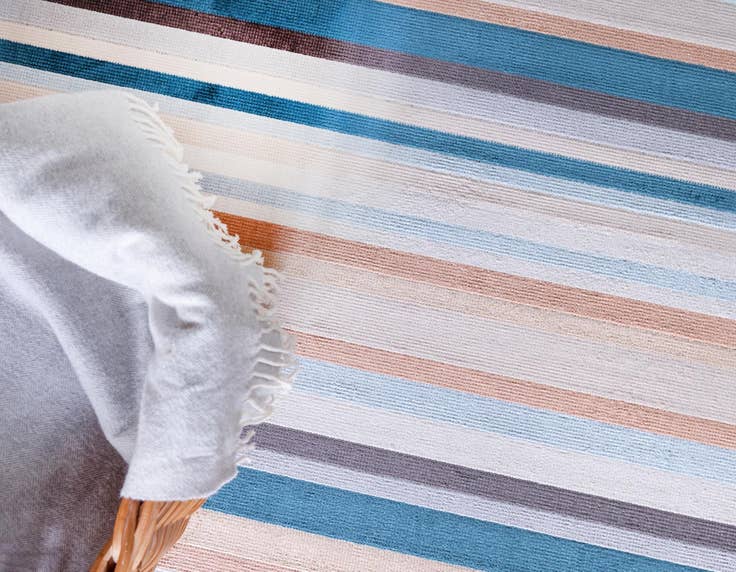 Detail image of 8' x 10' Easy-Clean Oasis Indoor / Outdoor Rug