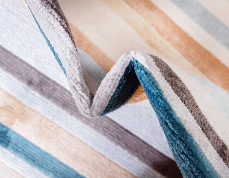 Detail image of 8' x 10' Easy-Clean Oasis Indoor / Outdoor Rug