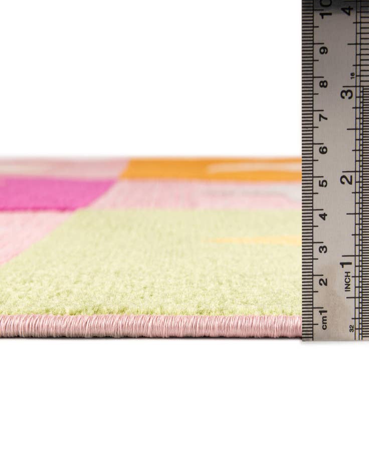 Detail image of 5' 3 x 7' 7 Washable Indoor / Outdoor Rug