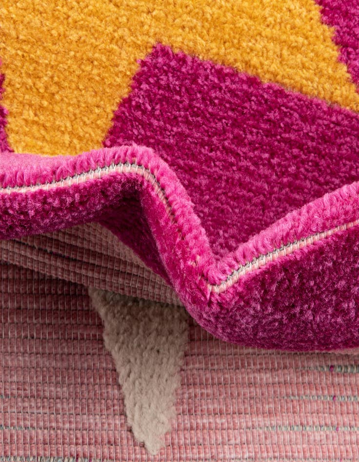 Detail image of 5' 3 x 7' 7 Washable Indoor / Outdoor Rug