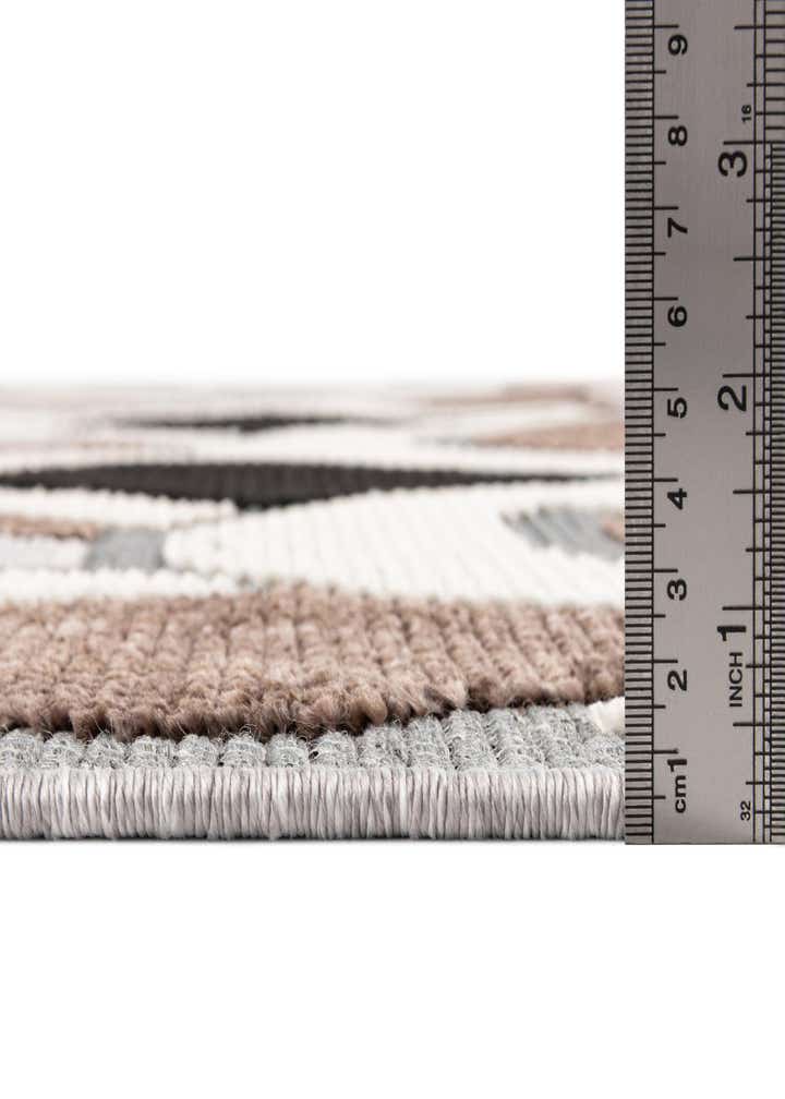 5' x 7' 7 Easy-Clean Indoor / Outdoor Rug