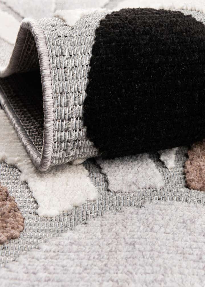 5' x 7' 7 Easy-Clean Indoor / Outdoor Rug