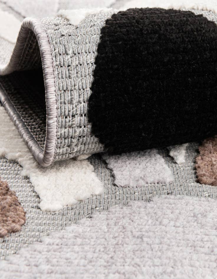 Detail image of 5' x 7' 7 Easy-Clean Indoor / Outdoor Rug