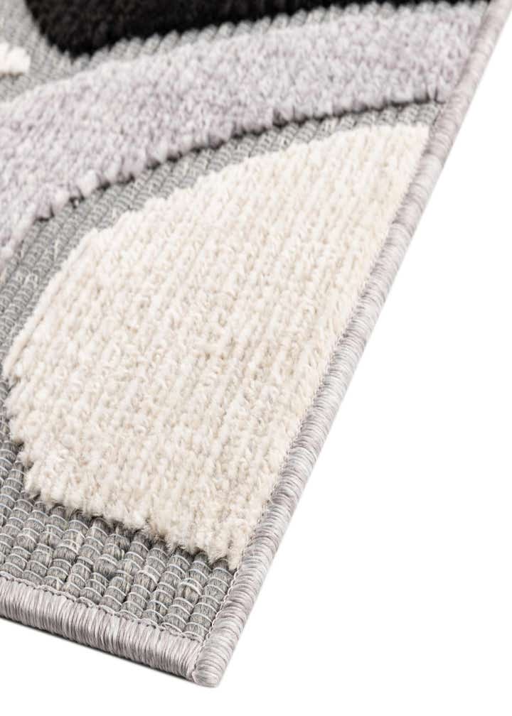 5' x 7' 7 Easy-Clean Indoor / Outdoor Rug