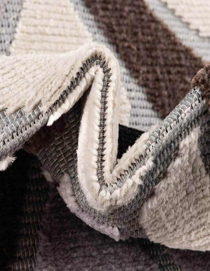 Detail image of 5' x 7' 7 Easy-Clean Indoor / Outdoor Rug