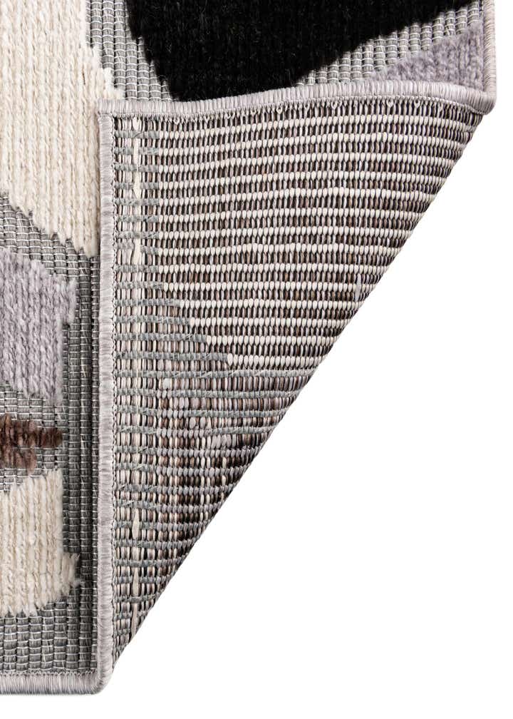 5' x 7' 7 Easy-Clean Indoor / Outdoor Rug