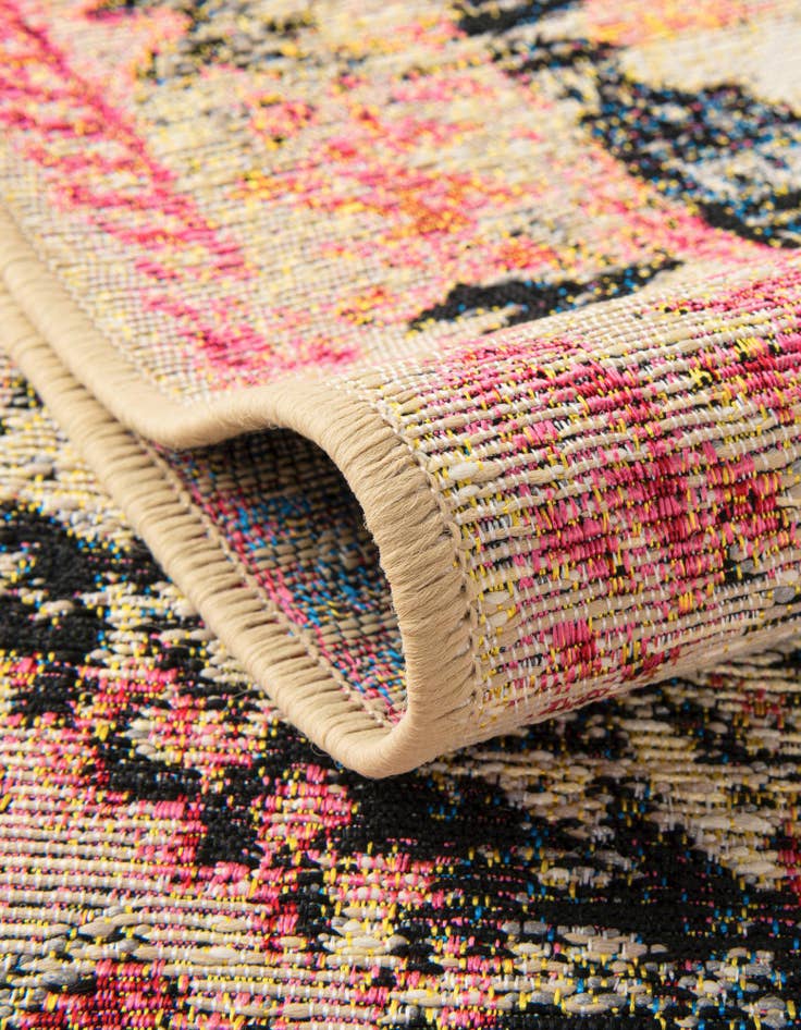 Detail image of 10' x 14' Easy-Clean Traditional Indoor / Outdoor Rug