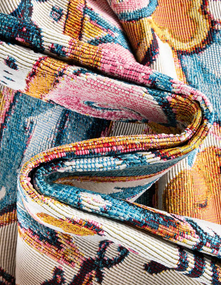 Detail image of 2' x 3'  Washable Traditional Indoor / Outdoor Rug