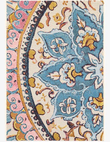 Easy-Clean Traditional Indoor / Outdoor Rug