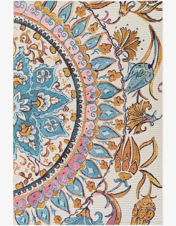 Easy-Clean Traditional Indoor / Outdoor Rug