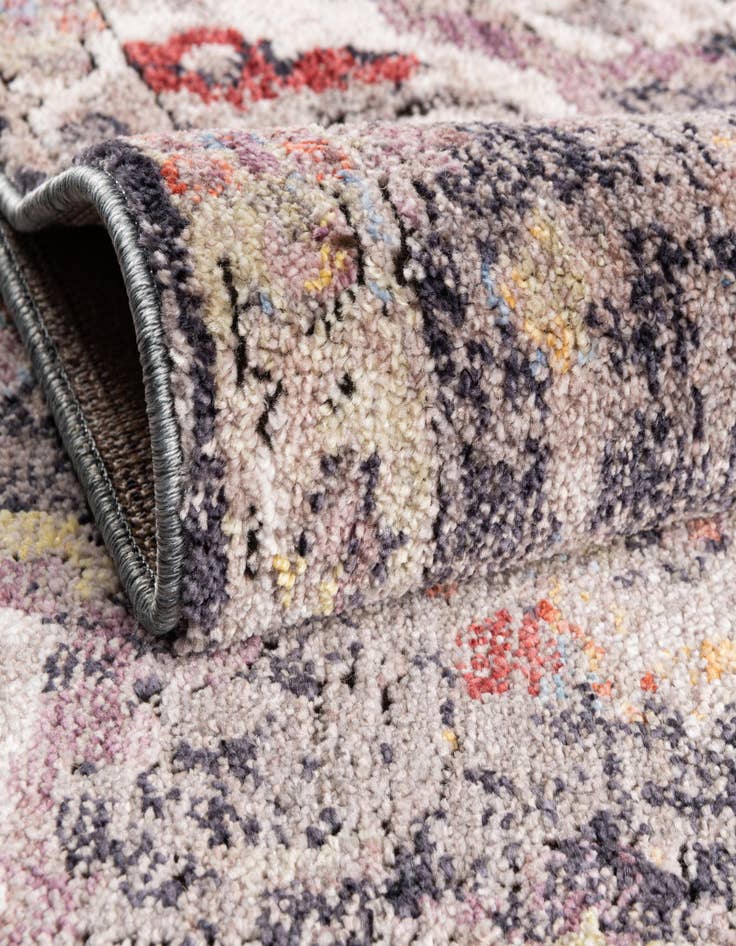 Detail image of 5' x 7' 7 Prism Rug