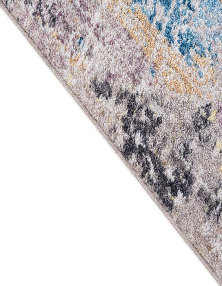 Detail image of 5' 3 x 7' 7 Santa Fe Rug