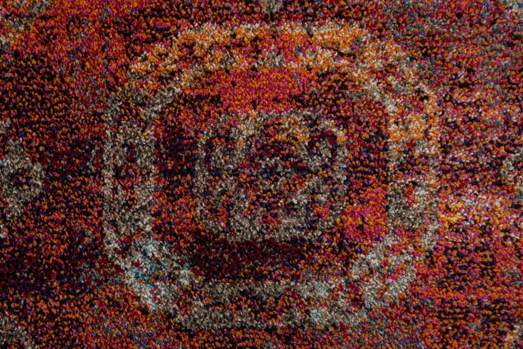 Detail image of 4' 10 x 8' Santa Fe Rug