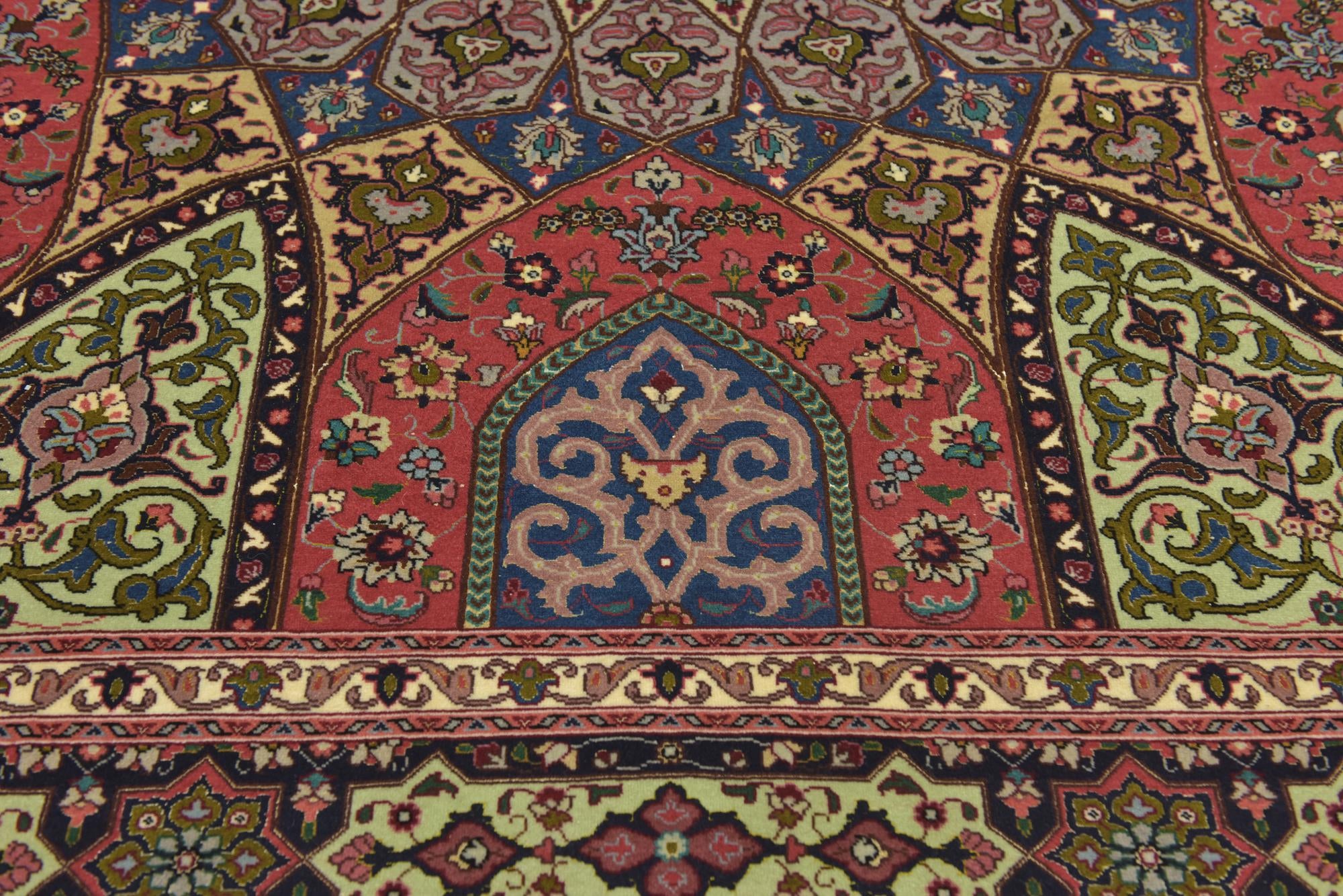 5' 5 x 8' Hand Knotted Tabriz Persian Rug