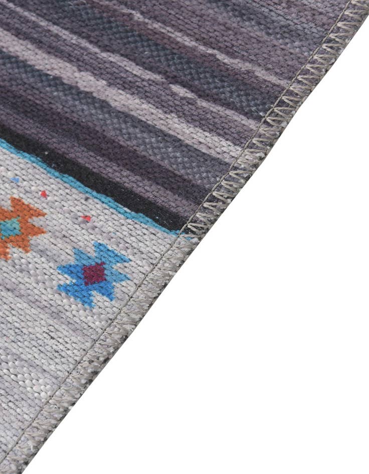 Detail image of 5' x 7' 5 Washable Timeless Rug