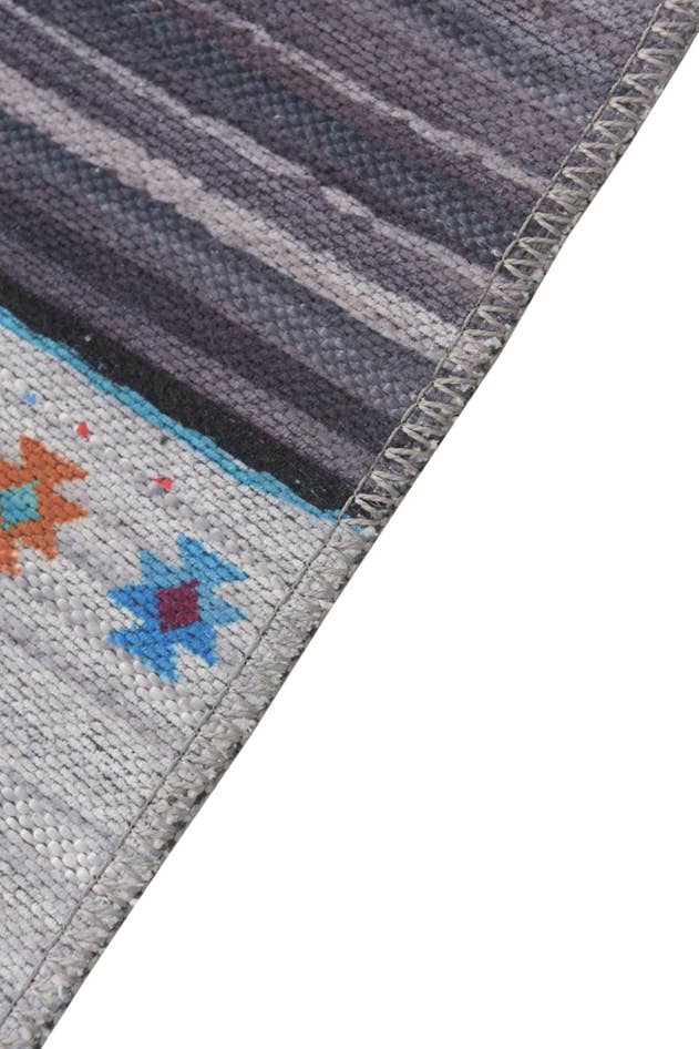 Detail image of 5' x 7' 5 Washable Timeless Rug