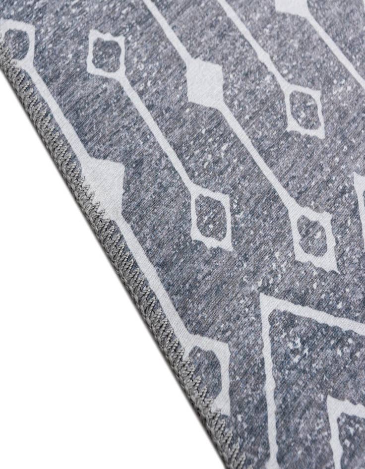 Detail image of 5' 3 x 7' 7 Timeless Rug