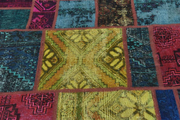 Detail image of 5' 6 x 7' 8 Hand Knotted Ultra Vintage Persian Wool Rug