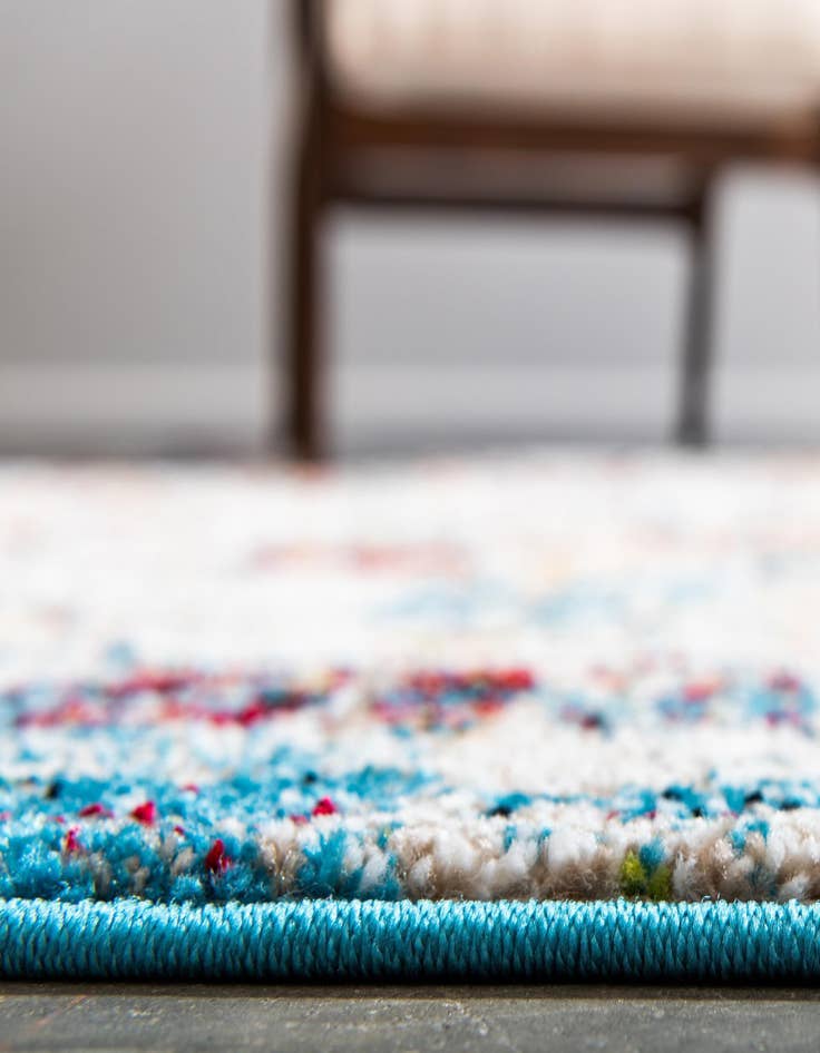 Detail image of 3' 3 x 5' 3 Venice Rug